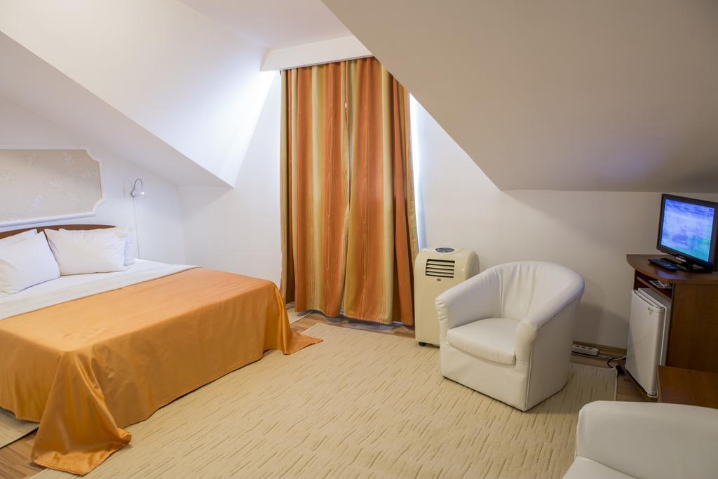 Motel Darina Ungheni  Eksteriør billede